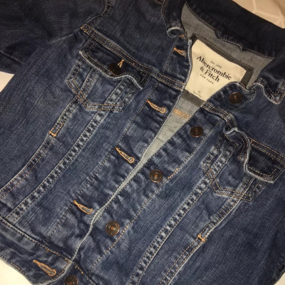 Abercrombie & Fitch Cropped Denim Jacket Medium M